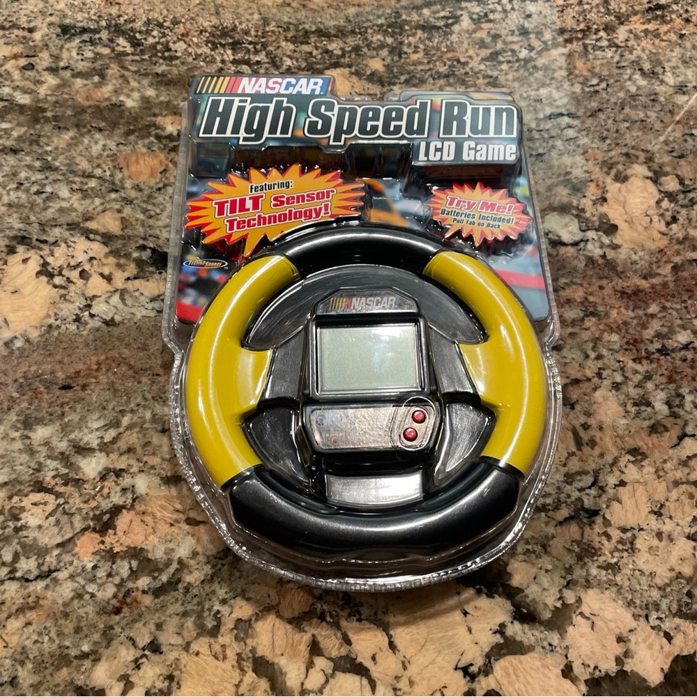 Nascar High Speed Run LCD Handheld Electronic Game Tilt Sensor Steering 2005 New